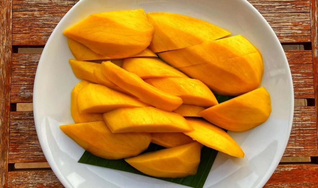 is ripe mango good for dogs